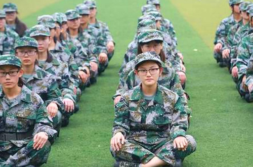 军事夏令营提升中小学生综合素质能力